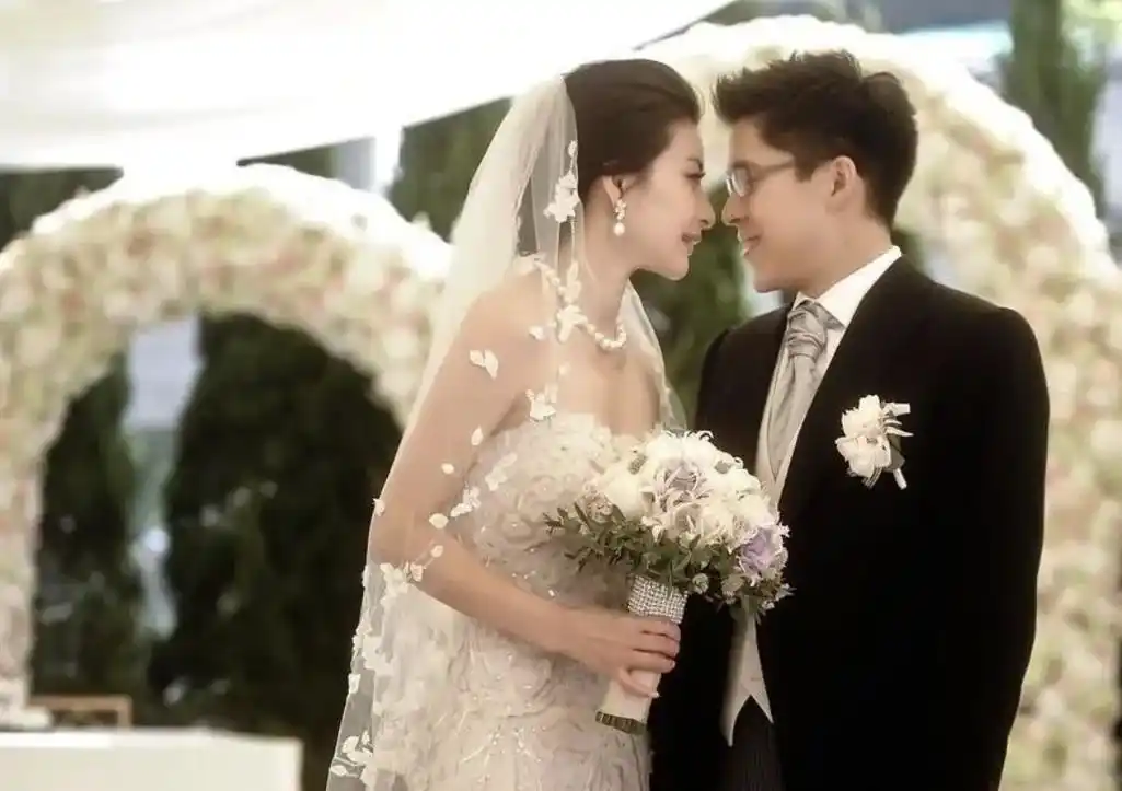 梅西博好感!做站哥全球追郭晶晶比赛,结婚12年被赞最佳冠军贤内助