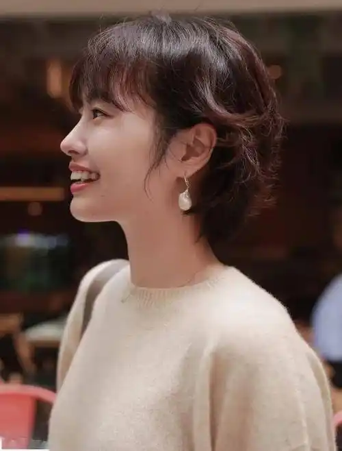 三四十岁以后女人,头发稀疏,建议烫这3种短发发型,洋气显发量_气质