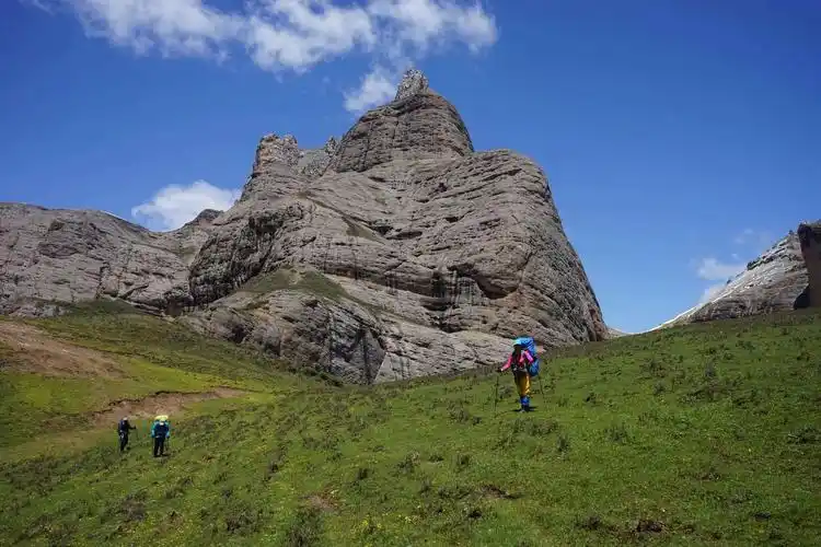 秦岭迭山 措美峰下