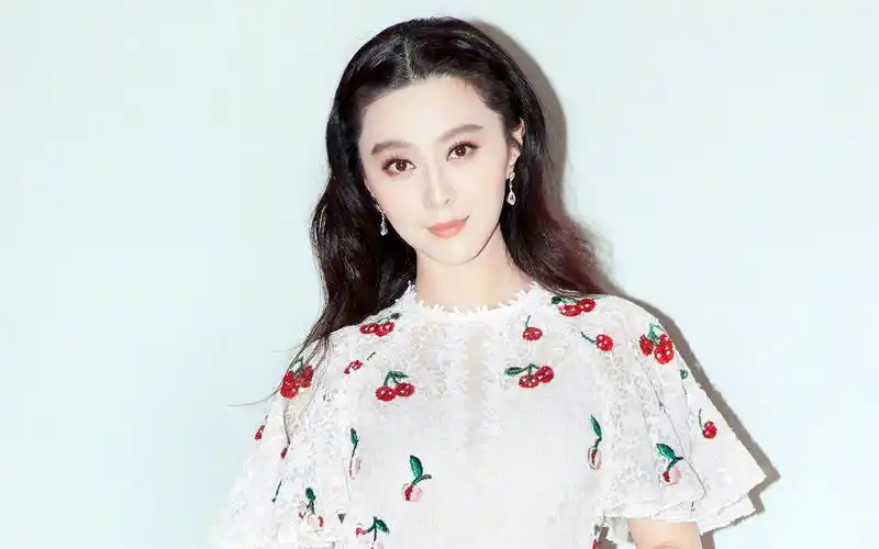 范冰冰优雅性感礼服长裙写真图片桌面壁纸