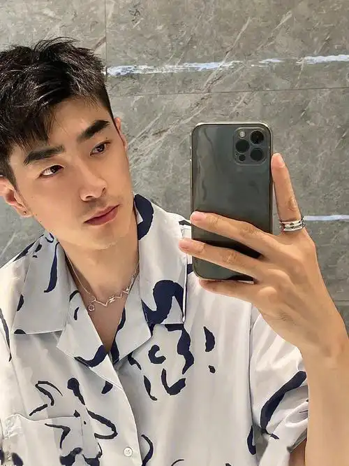 男生的短三七分发型,打理教程!