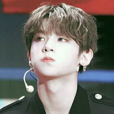 justin黄明昊头像