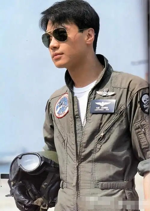 51岁黎明n年前旧照被翻出,活脱脱小鲜肉,网友:天生侧颜杀