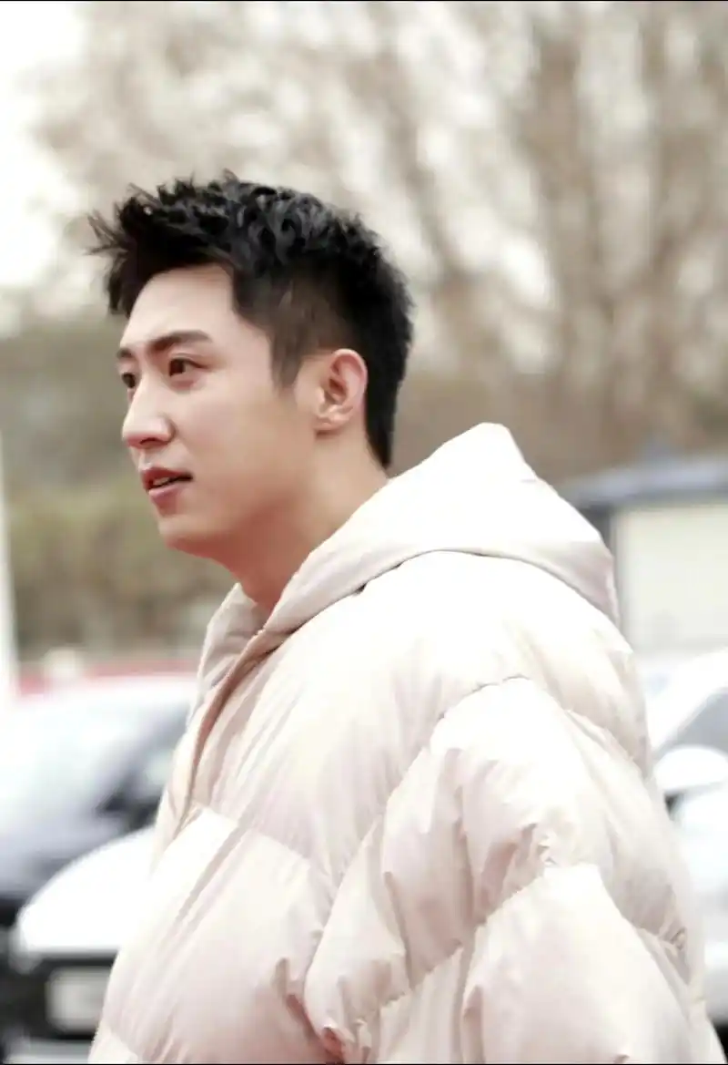 新鲜的鲸鱼95#黄景瑜#黄景瑜笑容杀 #侧脸杀#黄景瑜黄景瑜 - 抖音