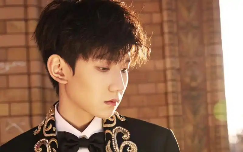 小鲜肉王源帅气唯美写真图片桌面壁纸小鲜肉王源帅气唯美