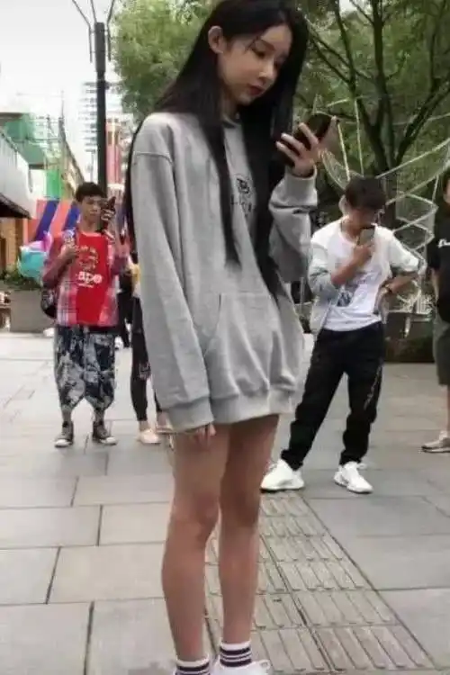 "女装大佬"艾比生图照流出,当看到下半身时,网友:这还有什么好说的?