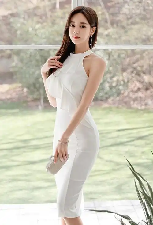 孙允珠身穿纺纱围脖包臀裙 高跟鞋,性感迷人,尽显s型身材