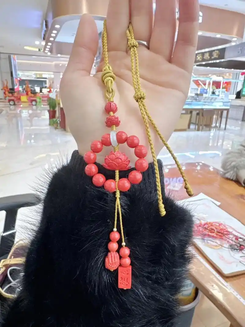 纯手工编绳 #高含量朱砂 #手链编织串珠 #车挂 #红绳 - 抖音