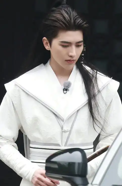 蔡徐坤古装亮相,被捧出演天官赐福,可朱颜曾否认过他的脸_网易订阅