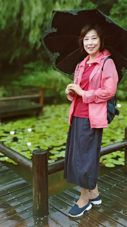 石化第十幼儿园建园三十周年,十姐妹宜兴,天目湖二日游. (相片集)