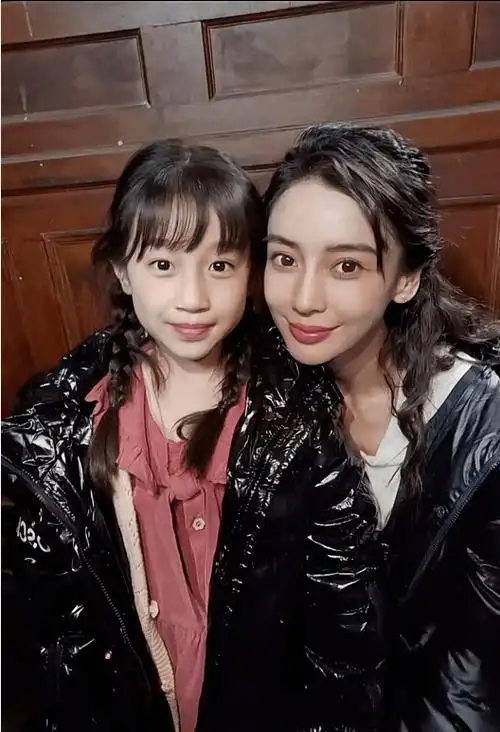 小演员称赞baby人美心善爆料小海绵重情重义喜欢与人分享