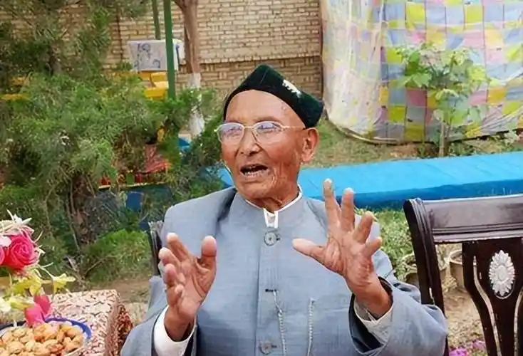 中国最后的王爷,10岁卖菜,27岁回封地,最后却成了国家公务员