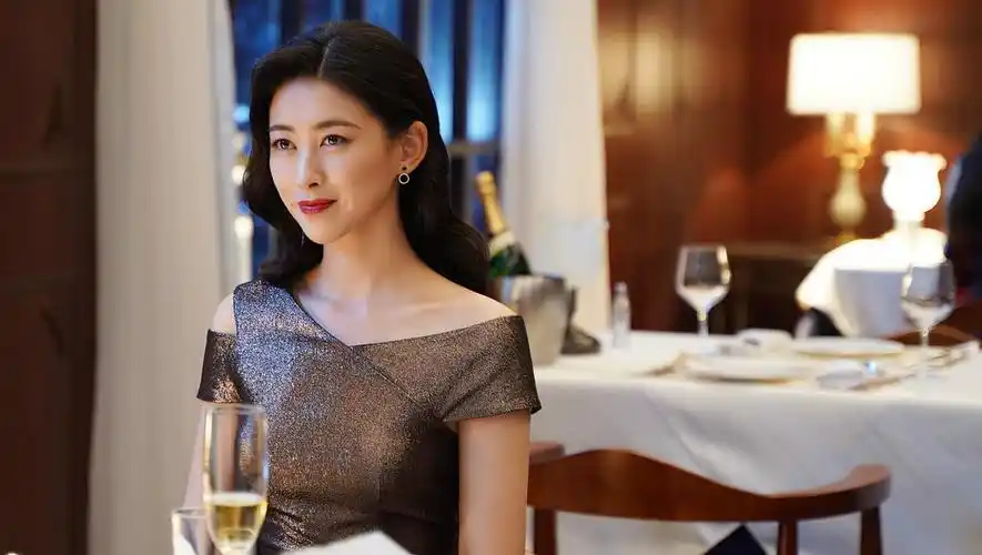 朱珠曾在许多电影电视剧中有出彩表现,此次塑造栗娜的角色也是让人