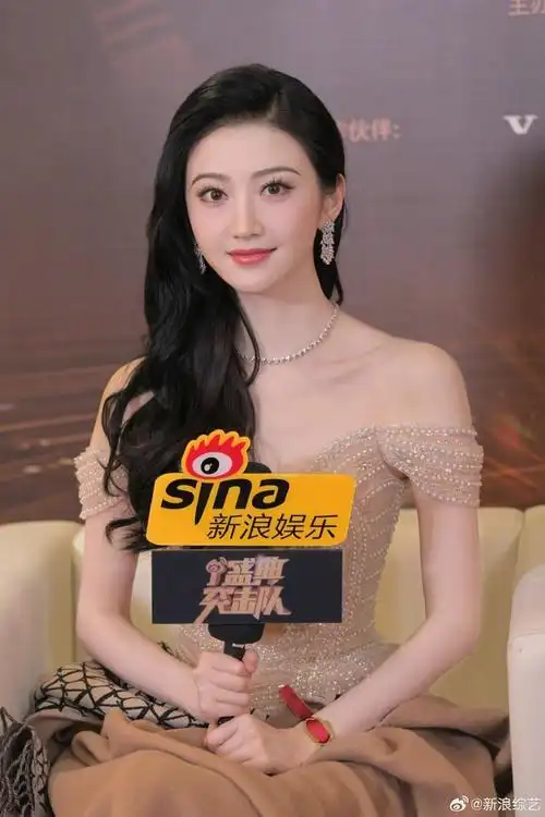 景甜回应脸在江山在##景甜实名点赞许凯演技##微博视界大会独家对