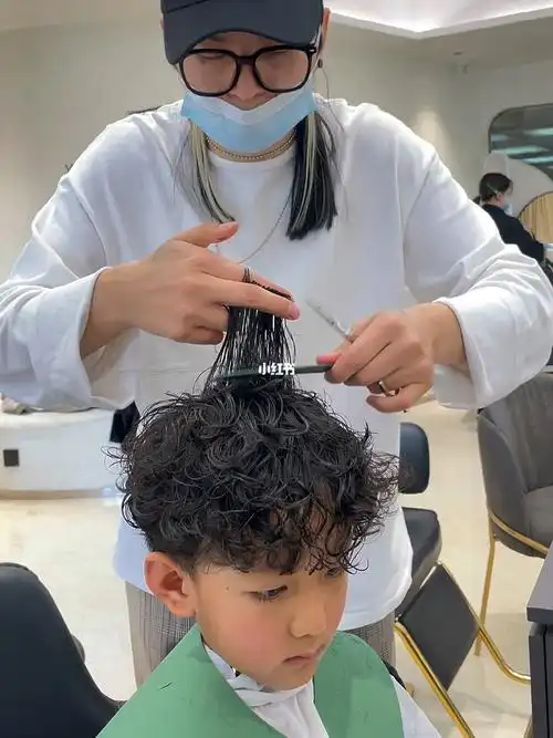 小男生烫发发型推荐小男生发型小男生烫发