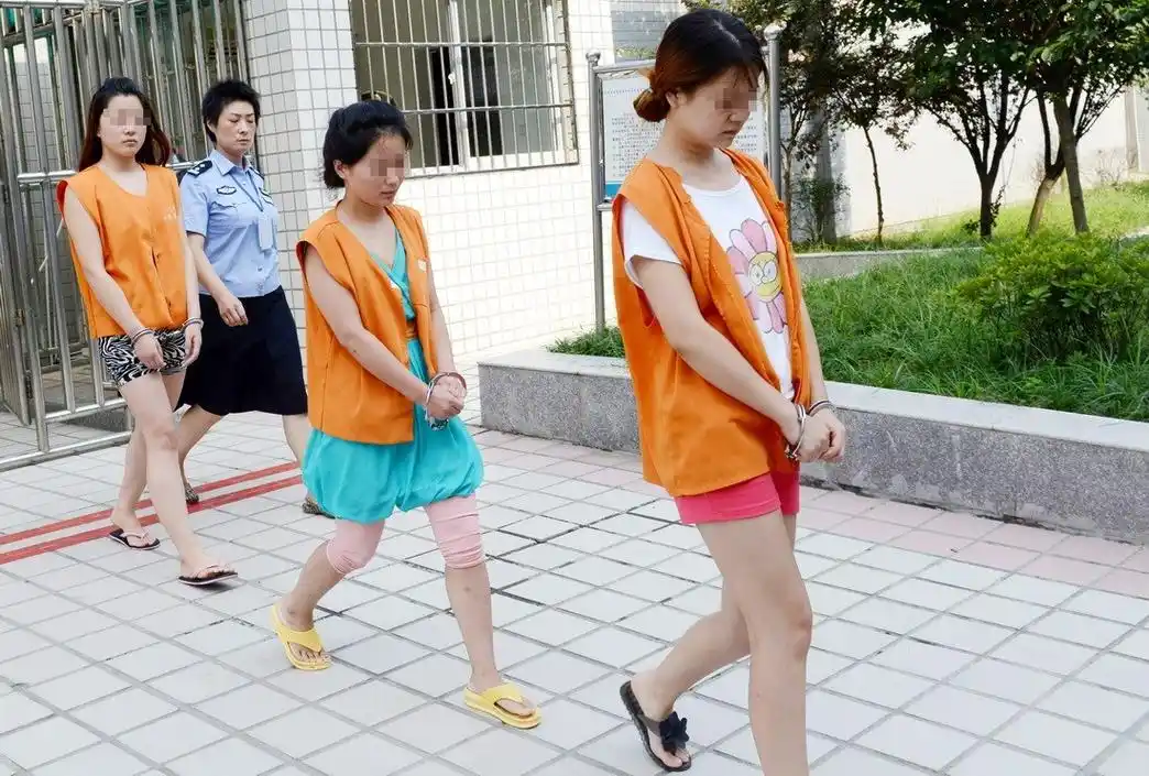 涉案"酒托女",有的酒托女每月收入过万元,7名酒托女中4人是在校大学生