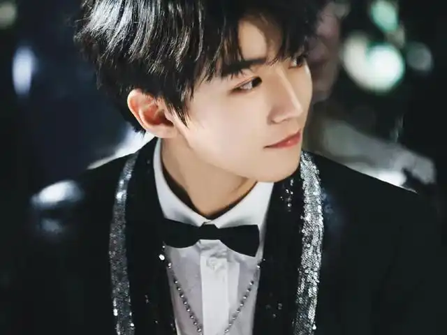 哈喽,大家好!我们来聊一下王俊凯的颜值变化.