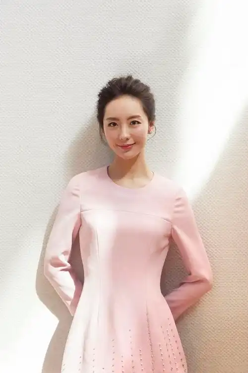 p>陶珞依 i>(原名苗洛依) /i>,3月11日出生于安徽省 a target="