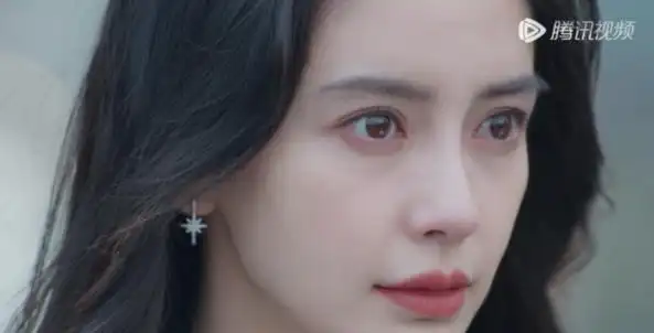 杨颖新剧中卸妆后以素颜示人,她铁了心要提升自己的演技!