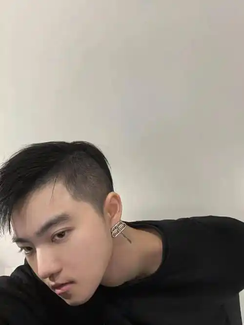 男生雅痞短发好帅呀