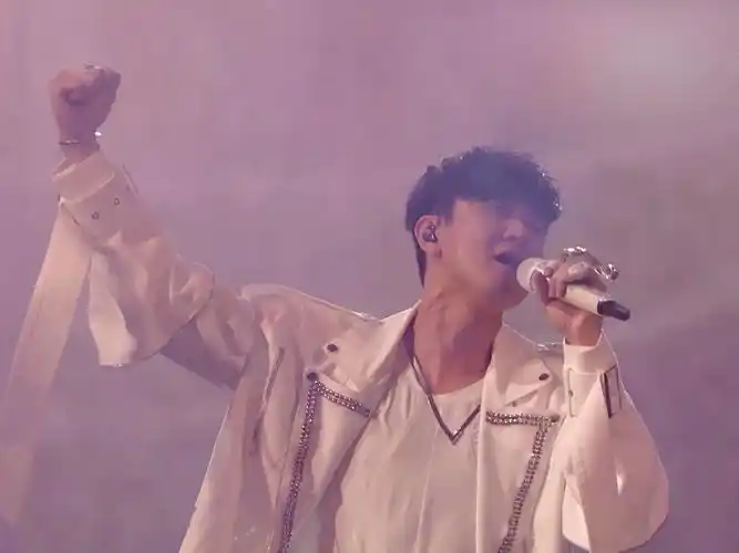 【1080p特写机位】林俊杰2024跨年表演《交换余生》