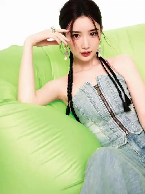 以此可以看出,毛晓彤的穿搭风格充满了时尚的创意和个性的展现,非常