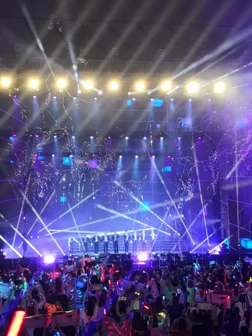 水 看了一场fm越来越期待演唱会了