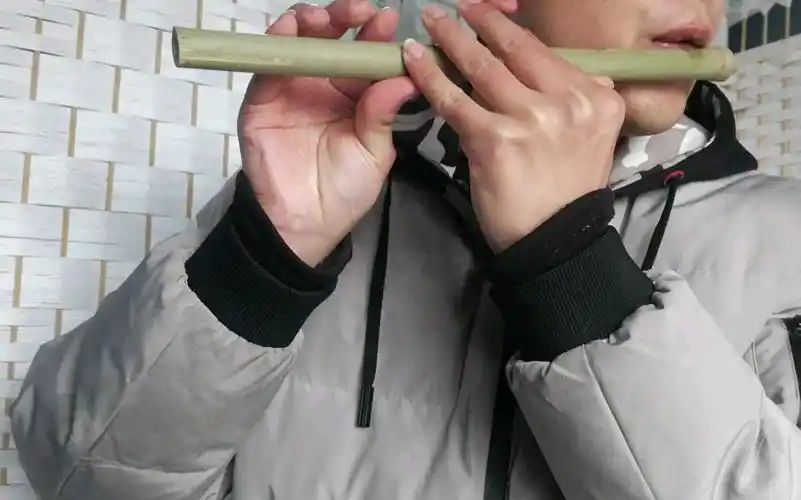 自制竹笛第一次吹笛子也是第一次做笛子完成了儿时的一个小心愿清吹
