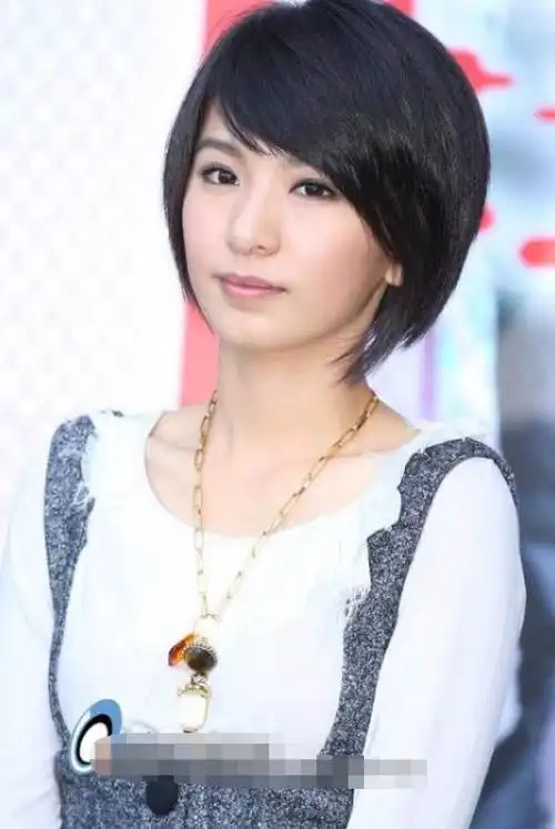 田馥甄为啥一直长发看到她18岁的短发照原来怕被人追啊