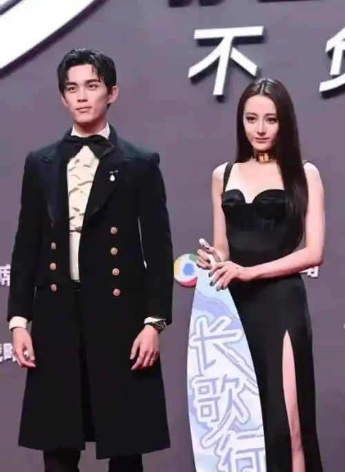 与杨洋深情对视,又和吴磊同框发糖,你喜欢哪对?_电视剧_合作_照片