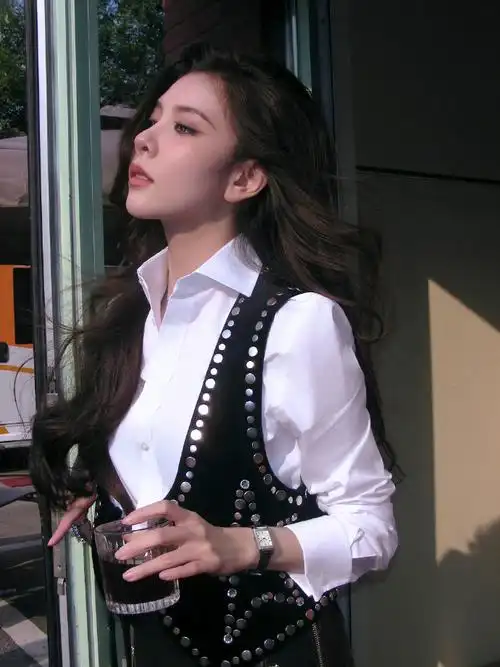 宋妍霏超话生日写真图⑧人生海海,有帆有岸.