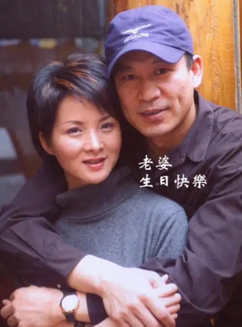 谢兰:父母都是聋哑人,嫁大11岁师小红丁克12年,39岁为爱生子