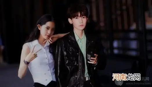 王源几岁多高喜欢什么样的女生?王源的女朋友是欧阳娜娜吗接吻图