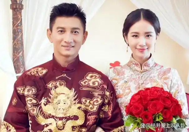 53岁吴奇隆携子逛商场,5岁步步帅气惹人爱,刘诗诗公公罕见露面