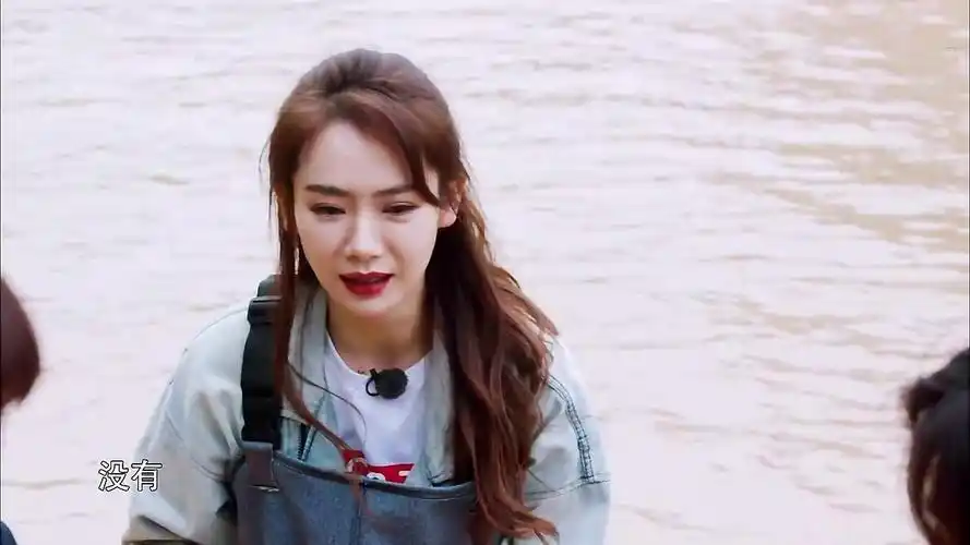 明明素颜很美却非要化浓妆戚薇是向往的生活第一个吃完要打包的