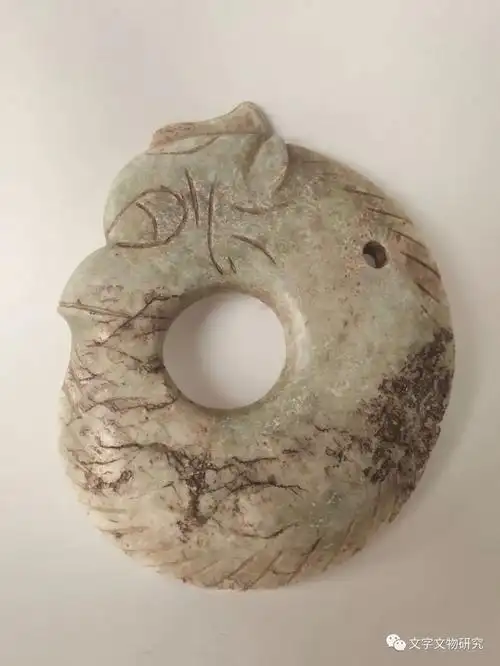 新发现凌家滩类型玉龙证要