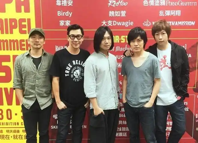 儿子分不清谁是老爸冠佑品冠合组男版左左右右