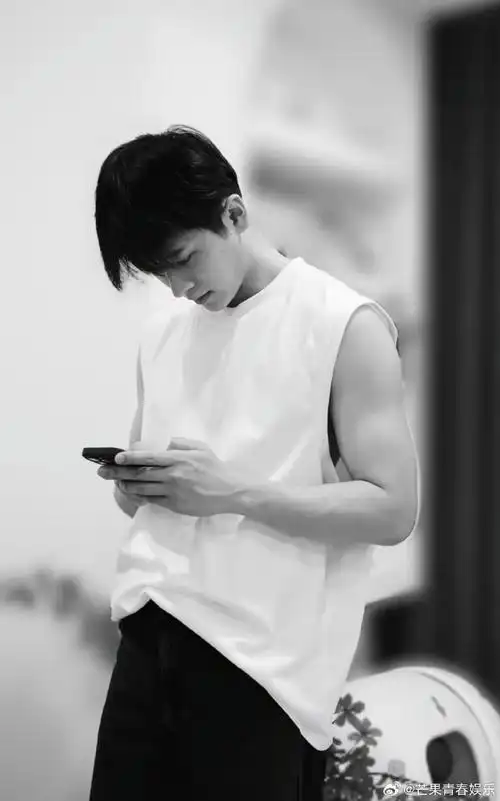 原来抹额是宫二的守宫砂和信号塔##丞磊床上俯卧撑