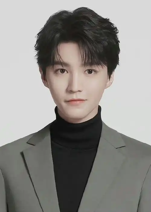 内娱男明星的证件照#那一定不能错过王俊凯的证件照,五官端正,澜乔