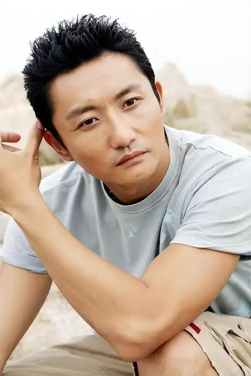 回顾涂松岩曾被富婆追求娶圈外普通妻子41岁老来得子很幸福