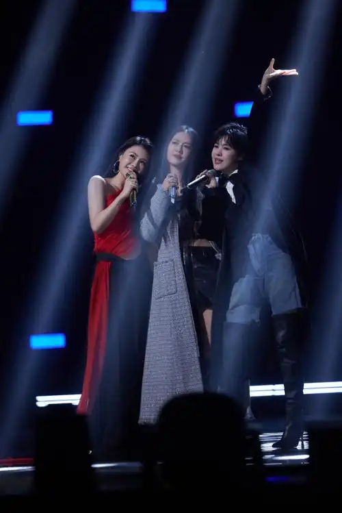 #声生不息家年华##谭维维郁可唯袁娅维三围女团出道曲#