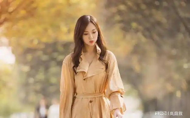 事实证明40岁不争不抢的唐嫣已经走出了演员的另一条大道