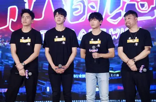 魏大勋王大陆自曝感情深厚一起打游戏彭昱畅获赞瘦身成功