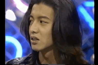 她满脸皱纹,被说毁容,年近50,却让天王木村拓哉不顾全世界反对宠爱了