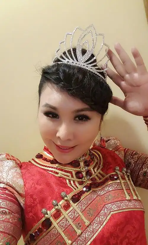 蒙古族歌手乌兰托娅,《套马杆》原唱,现在是总参谋部军旅歌手