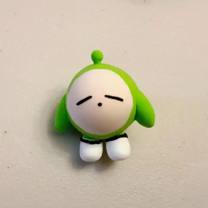 橡皮泥做了个小绿蛋 (做的不好,不喜勿喷)