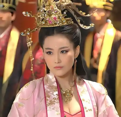 张馨予是2015年电视剧《封神英雄榜》中的苏妲己,她的苏妲己也是走的