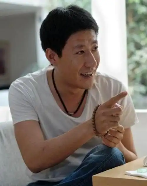 回顾于震被前妻指家暴男却被二婚小13岁妻子辛月当成宝