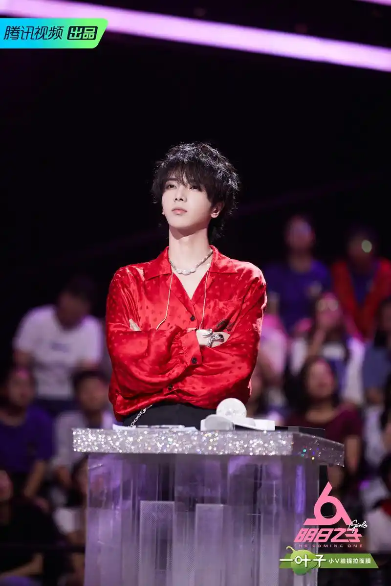 昨晚的《明日之子》最强厂牌总决战,华晨宇老师的造型亮眼到爆, 星推