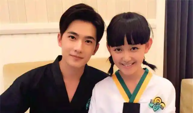 11岁初吻献给吴磊,被称为最美童星,网友:全世界都在等你长大_蒋依依